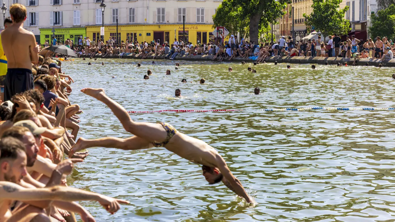 Foto mostra Paris durante onda de calor na Europa