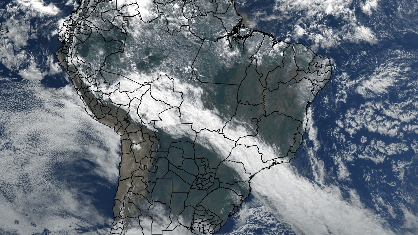Frente fria de 7 mil quilômetros alcança até a Amazônia Frente fria com extensão de sete mil quilômetros vai do Atlântico Sul até o Peru com instabilidade em vários estados brasileiros