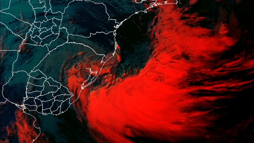 Satélite registra a formação de ciclone no Sul do Brasil