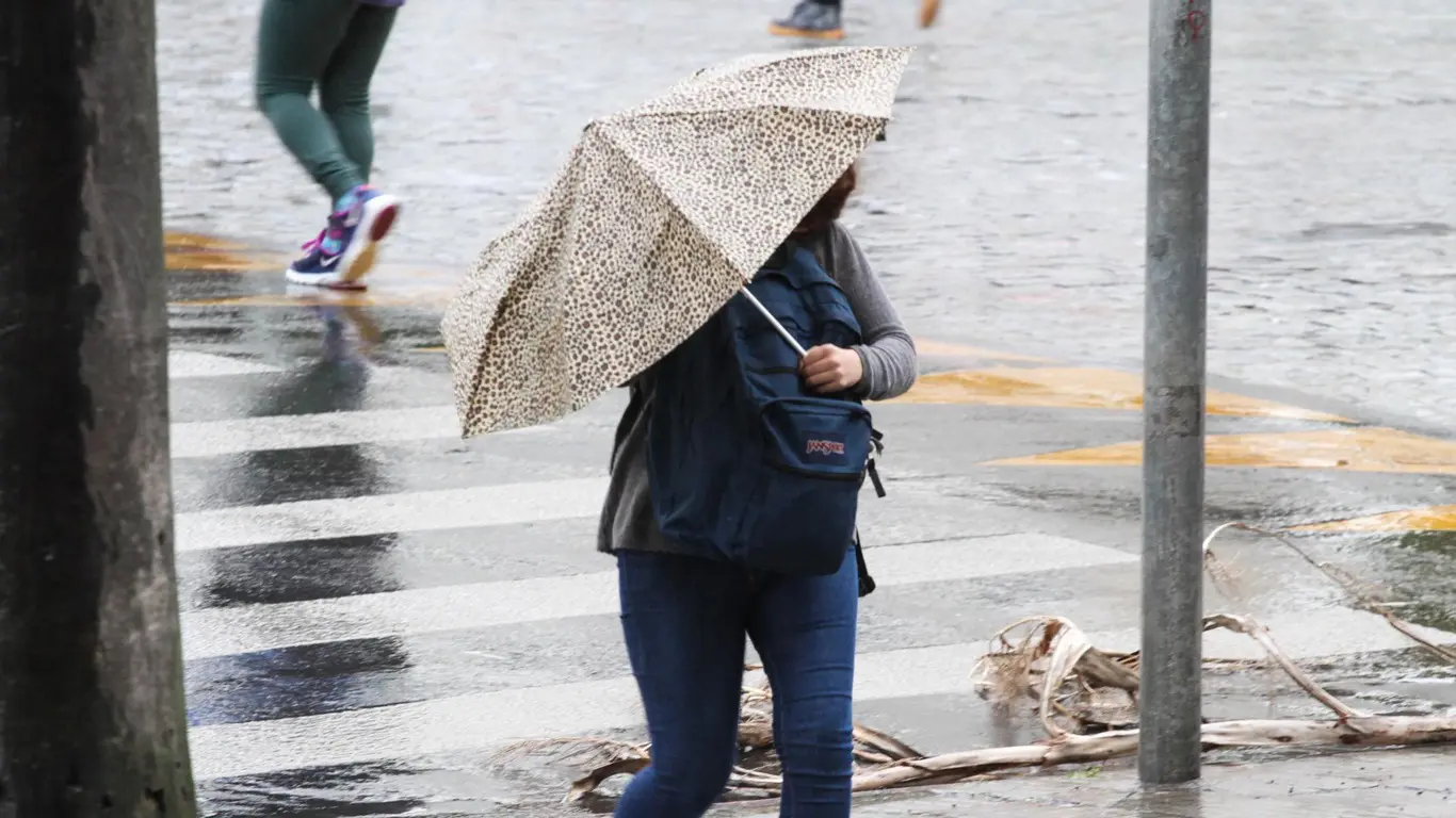 Foto mostra chuva em Porto Alegre