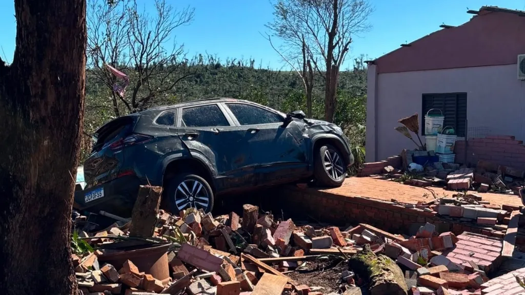 Prefeitura descreve área atingida pelo tornado como zona de guerra
