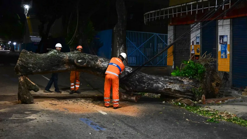 Sobe o número de vítimas pelo vento em São Paulo e Rio de Janeiro
