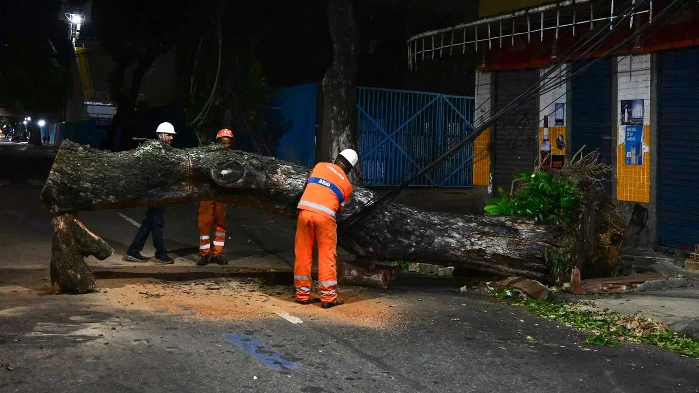 Foto dos estragos pelo vento no Rio de Janeiro