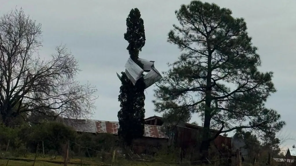 Vento chegou a 130 km/h em temporal no Uruguai