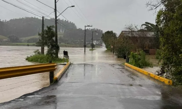 Chuva causa inundações em Santa Catarina