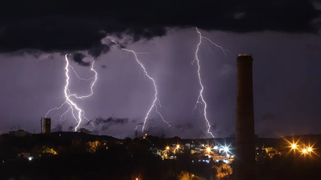 Grave cenário de tempo severo nas próximas horas com temporais destrutivos