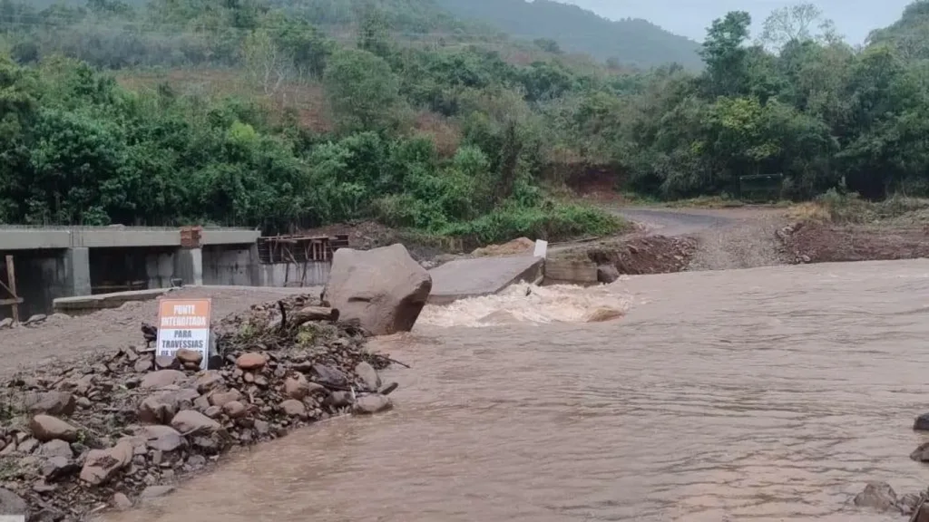 Sobe para mais de 70 as cidades com danos por chuva e vento