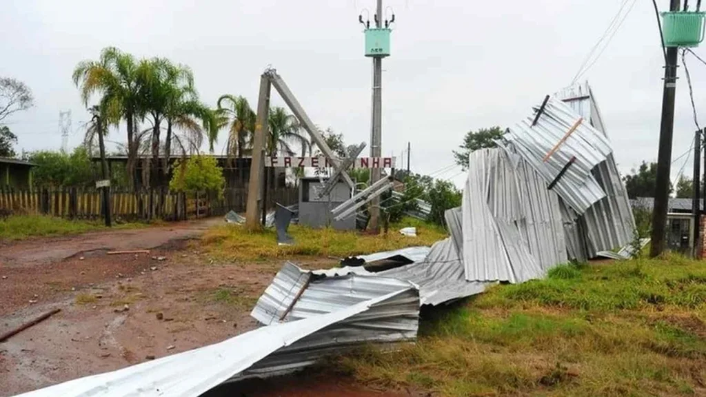 Grande Porto Alegre contabiliza os estragos do temporal