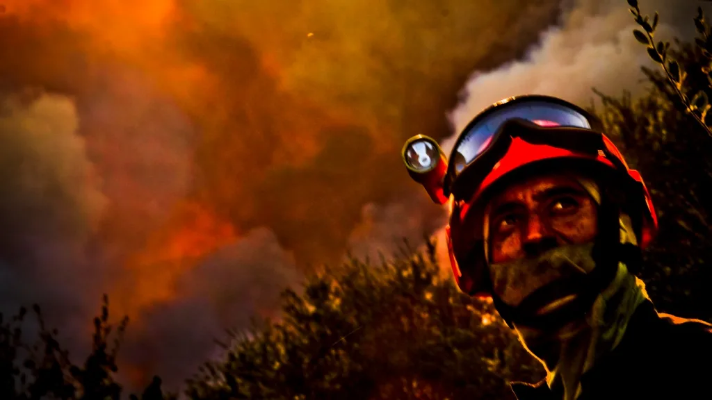 Entenda o que faz a Europa enfrentar uma onda de megaincêndios