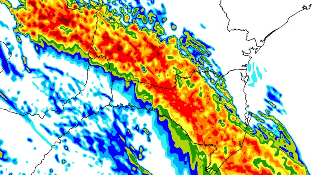 Frente fria vai levar chuva a oito estados com risco de temporais