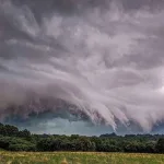 Frente fria vira o tempo no começo de agosto com chuva e vendavais