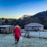 Frio segue abaixo de zero em começo gelado de fim de semana
