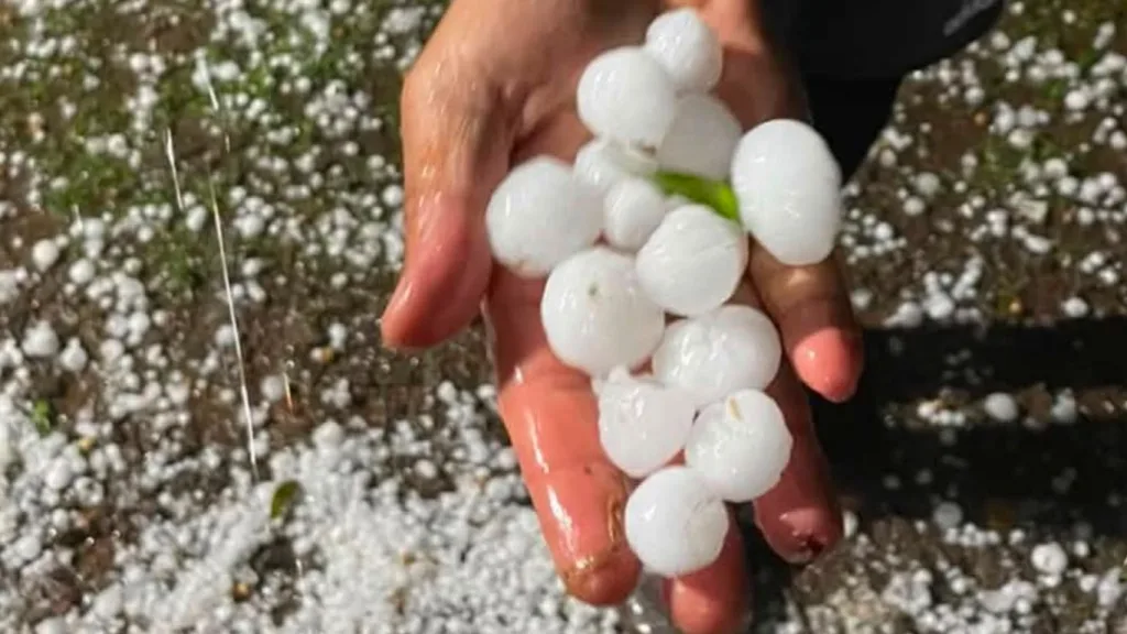 Chuva, granizo, vendavais e tornado deixaram danos em 128 cidades