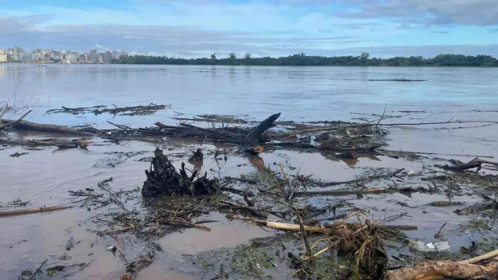 Guaíba entra em cheia pela primeira vez no El Niño e subirá mais