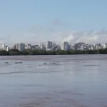 Guaíba atinge cota de alerta em Porto Alegre e vai ainda subir