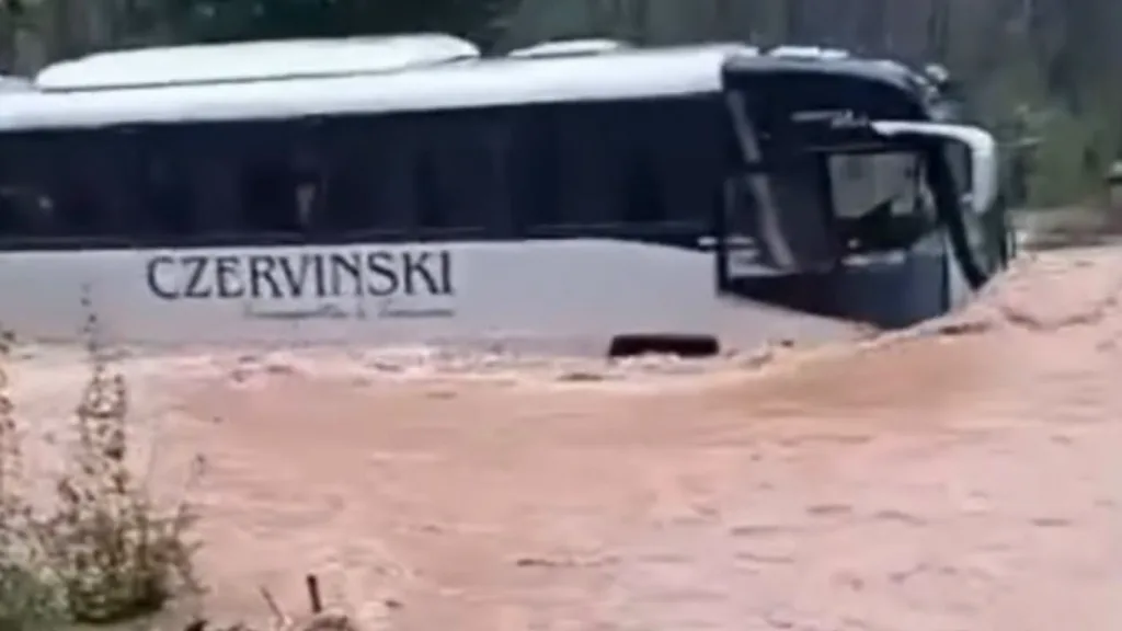 Chuva de 230 mm em horas, enxurradas, inundações e cheias de rios