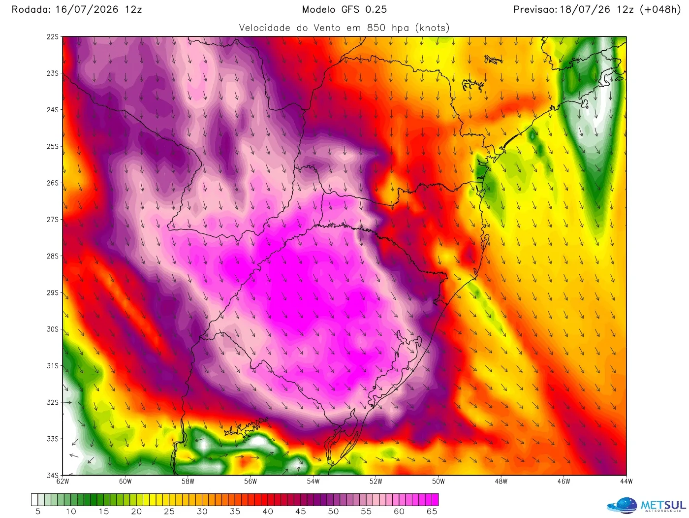 Mapa do modelo GFS mostra poderosa corrente de jato em baixos níveis sobre o Rio Grande do Sul que trará vento Norte intenso entre esta sexta e o sábado 