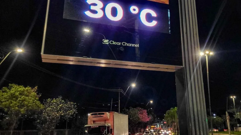 Noite bizarra para julho teve mais calor que no verão