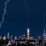 Foto impressiona: raios dominam Nova York antes do jogo do Brasil