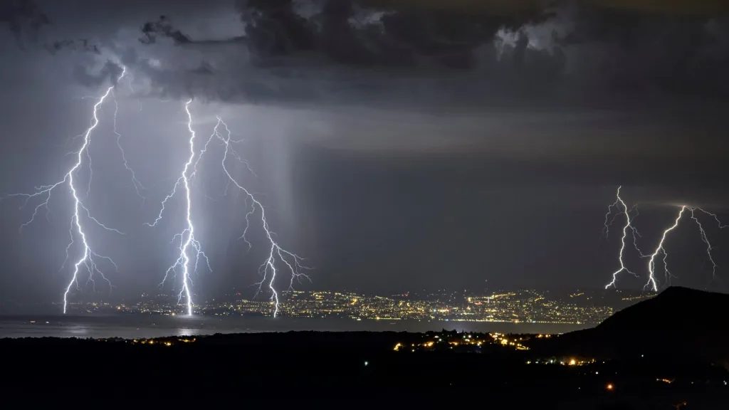 Primeira onda de tempestades do El Niño trará temporais destrutivos