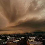Fotógrafos registram célula de tempestade que fez estragos no Norte gaúcho