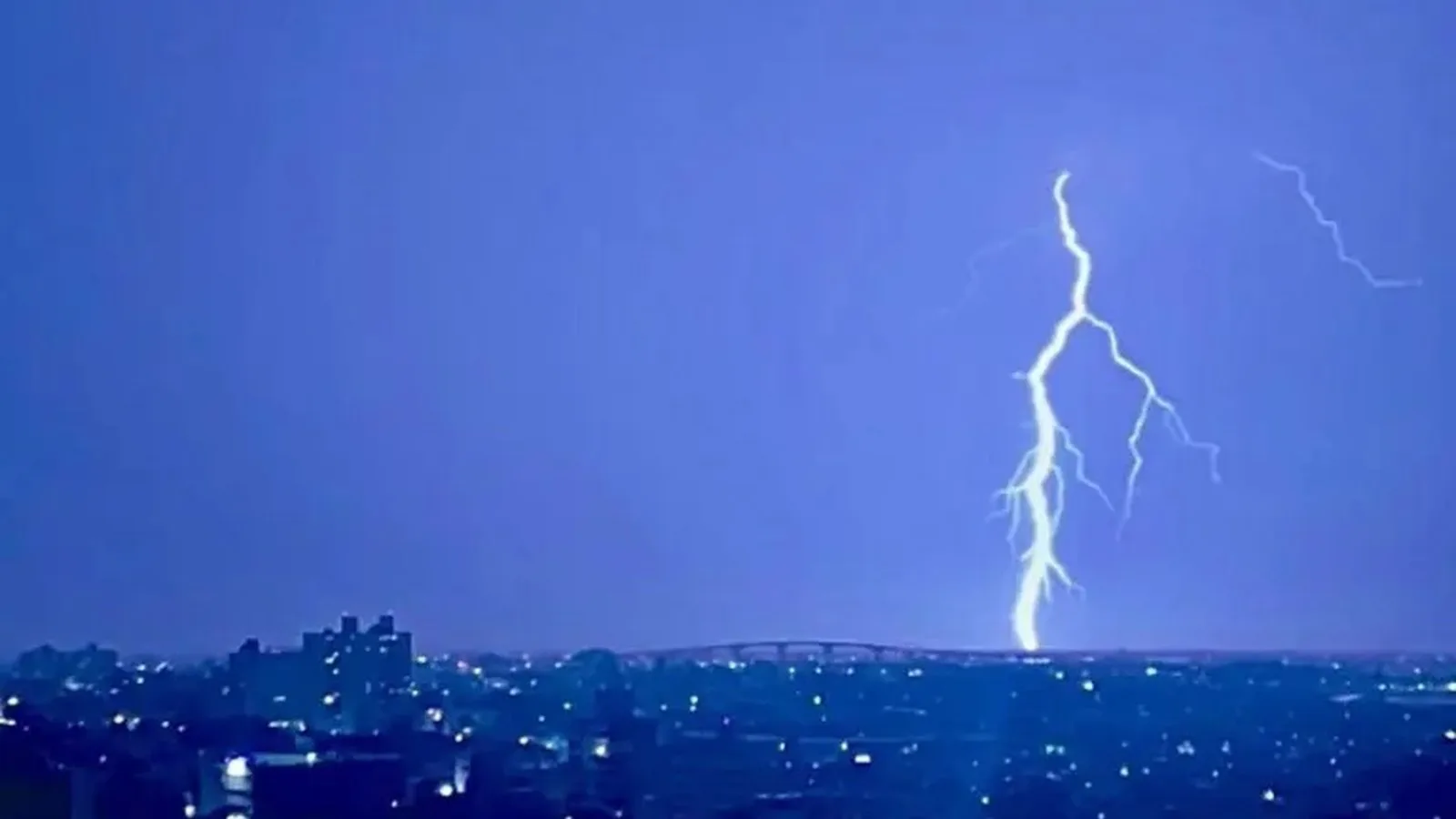 Foto mostra temporal em Porto Alegre 