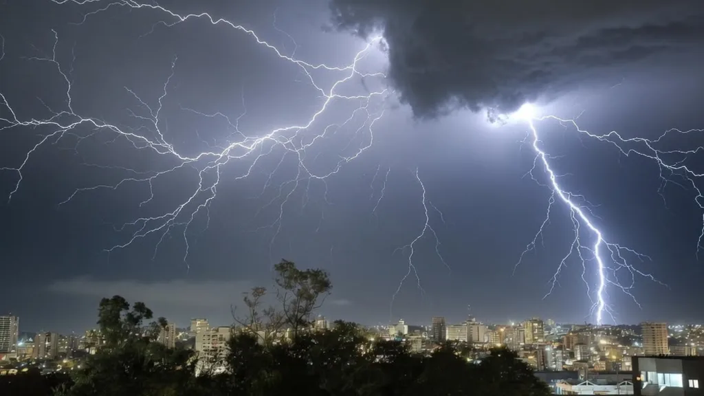 Rio Grande do Sul teve mais de 400 mil raios em três dias