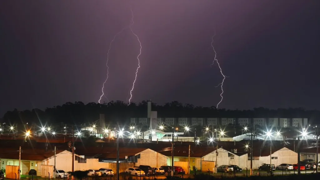 Rio Grande do Sul teve mais de 150 mil raios na segunda-feira