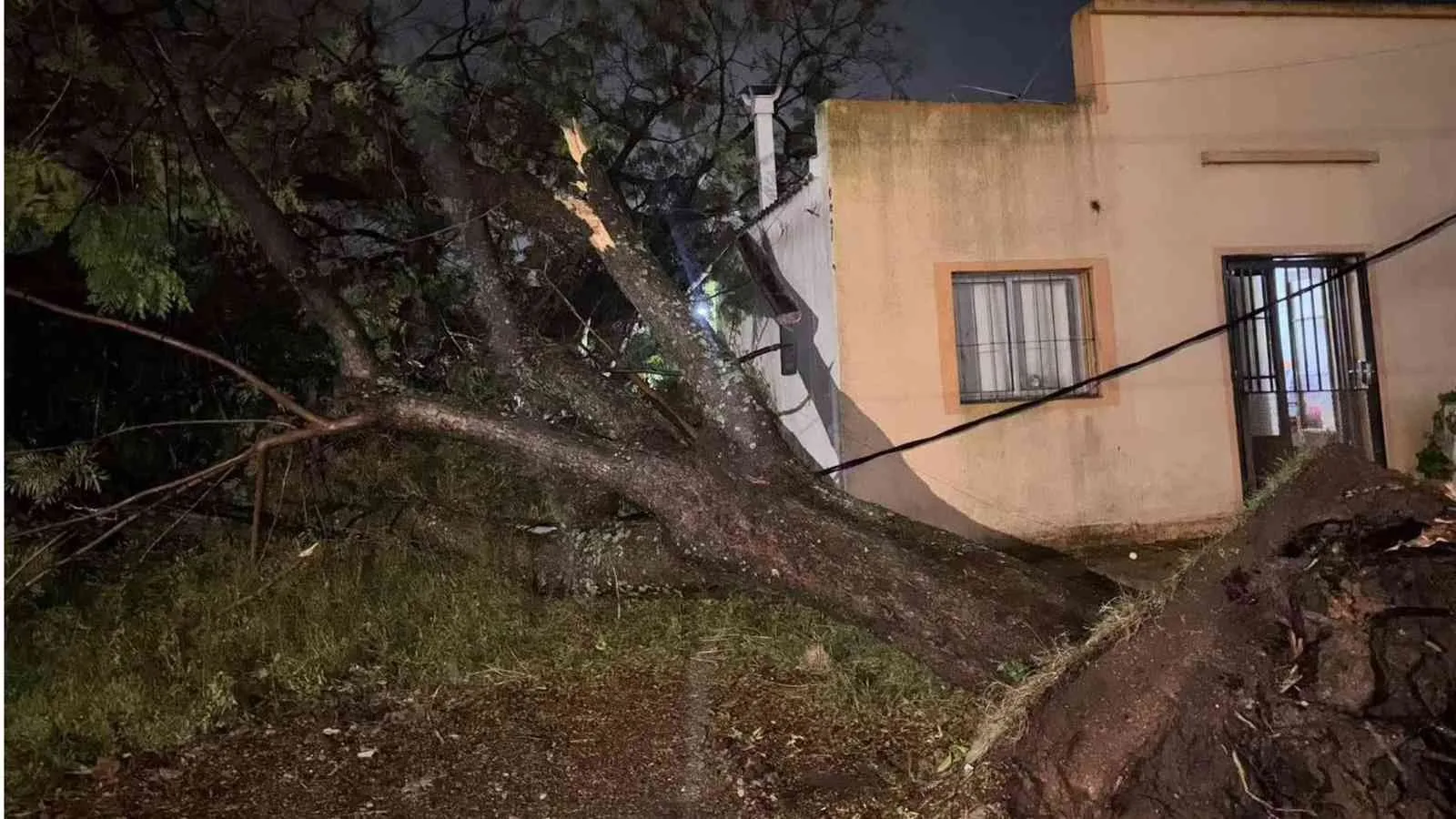 Foto mostra estragos do temporal no Uruguai