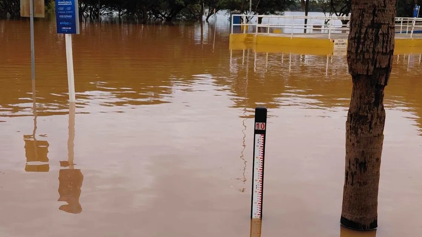 Foto mostra cheia no Rio Uruguai 