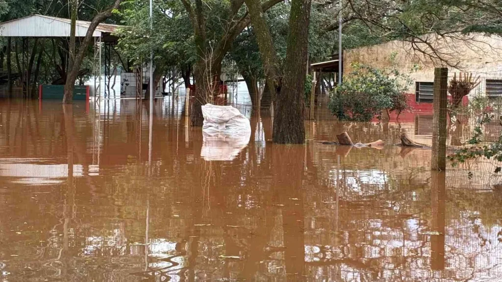 Enchente avança na Fronteira Oeste do Rio Grande do Sul