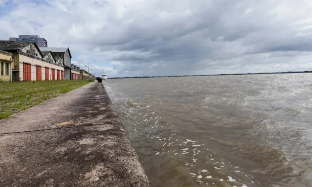 Vento do ciclone interrompe baixa e causa subida temporária do Guaíba