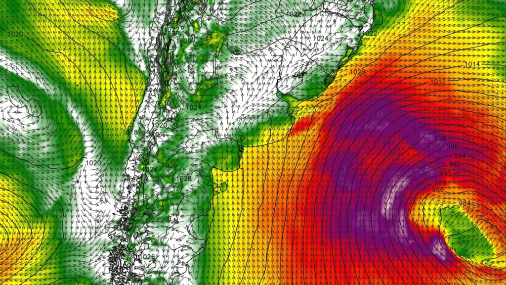 Dois ciclones vão trazer chuva, vento, frio abaixo de zero e ressaca no mar