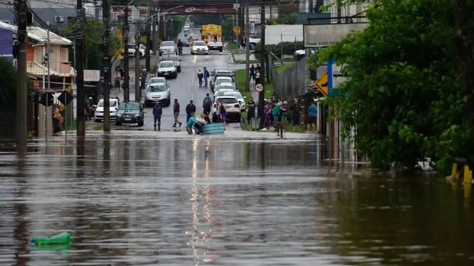 Foto de enchente por excesso de chuva