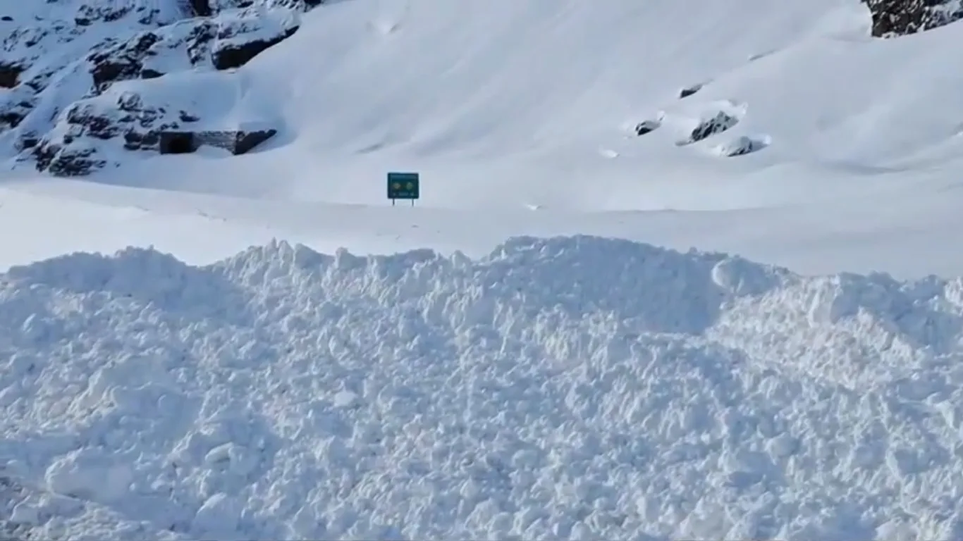 Maior corredor rodoviário entre Argentina e Chile fechado pela neve 