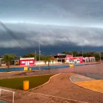 Frente quente traz chuva, raios e risco de granizo isolado