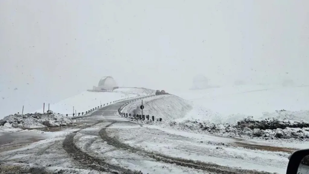 Furacão provoca neve em uma das bizarrices meteorológicas do ano