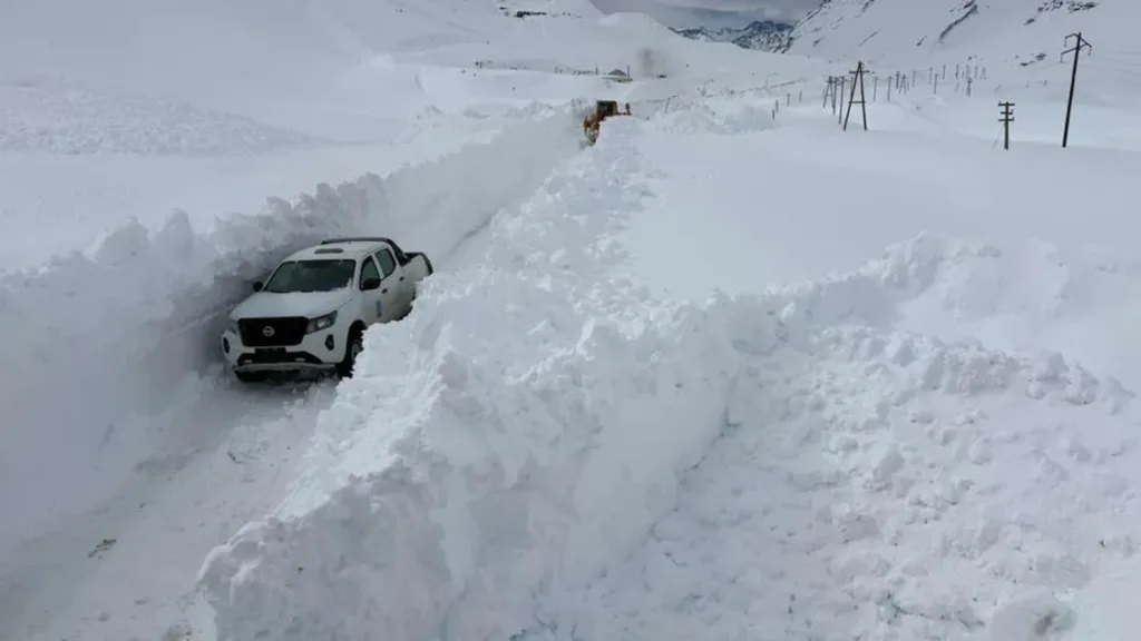 Neve histórica na Argentina traz caos logístico e festa no turismo