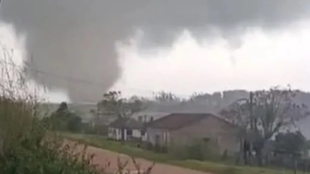 Meteorologista Luiz Nachtigall: é normal ter dois tornados em dez dias?