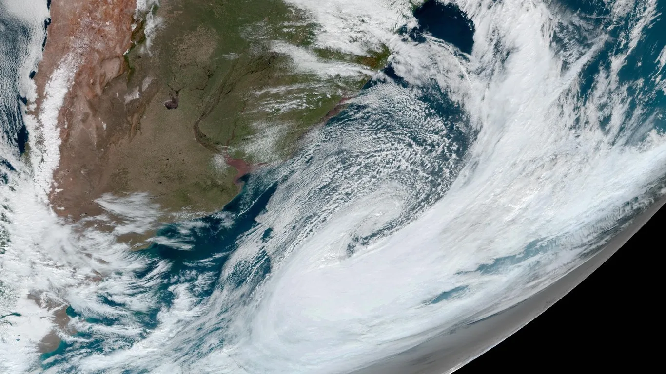 Imagem de satélite do ciclone