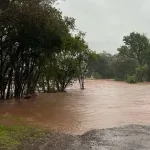 Chuva se aproxima de 200 mm e piora o risco de enchentes
