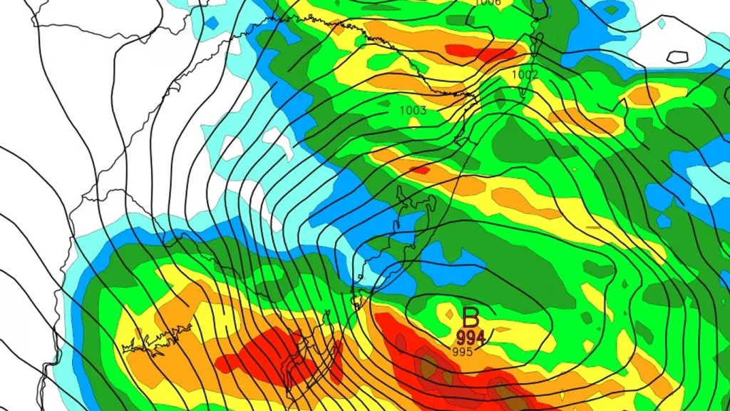 Semana de alto risco pode ter onda de tempestades e ciclone intenso
