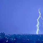 Temporal em Porto Alegre tem chuva forte, raios, granizo e vento de 106 km/h