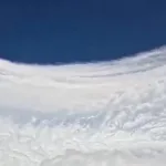 Meteorologistas chegam ao olho do furacão monstro Polo; veja o vídeo