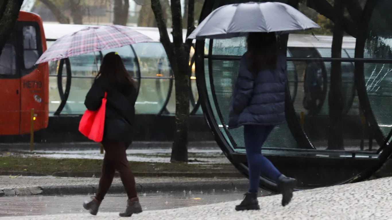 Foto de chuva em Curitiba 