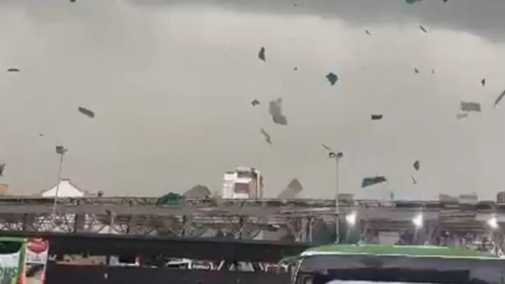 Tornado e granizada histórica provocam caos na capital do Chile