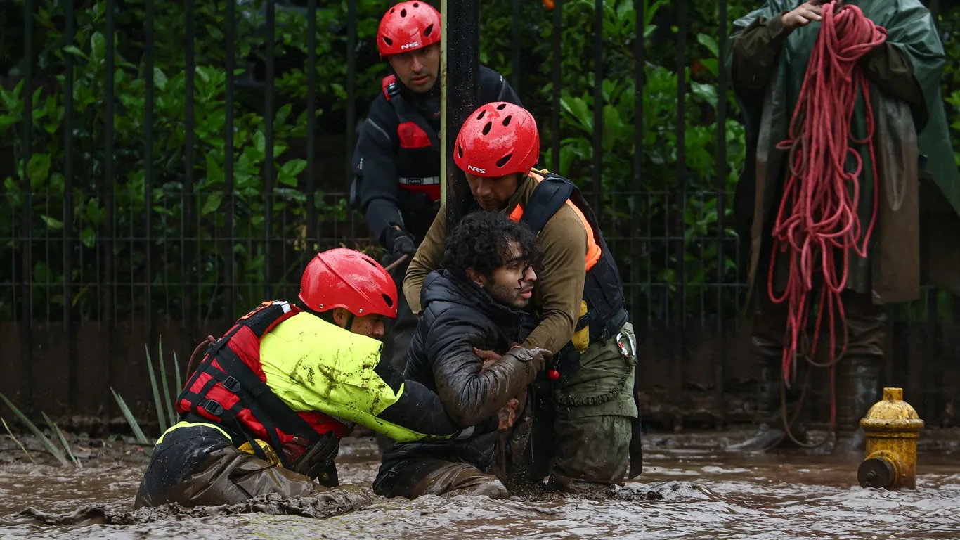 Aluvião pelo El Niño em Santiago do Chile 
