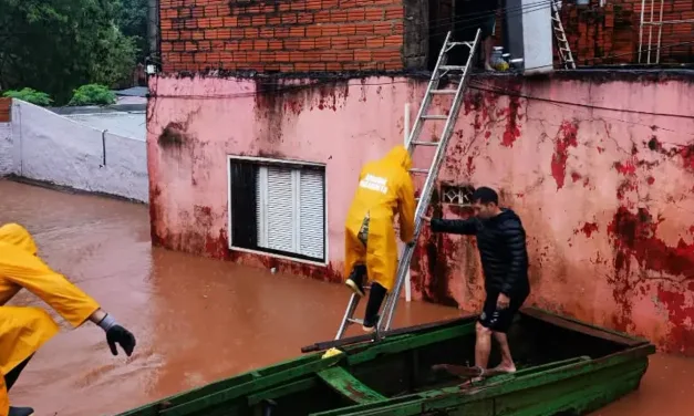 Excesso de chuva pelo El Niño provoca enchente na Tríplice Fronteira