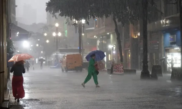 Frente fria e baixa pressão trazem mais chuva nesta terça-feira