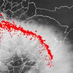 Linha de tempestades avança com vendavais acima de 100 km/h
